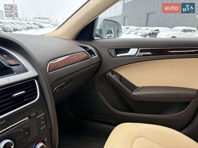 Седан Audi A4 2015 в Львове
