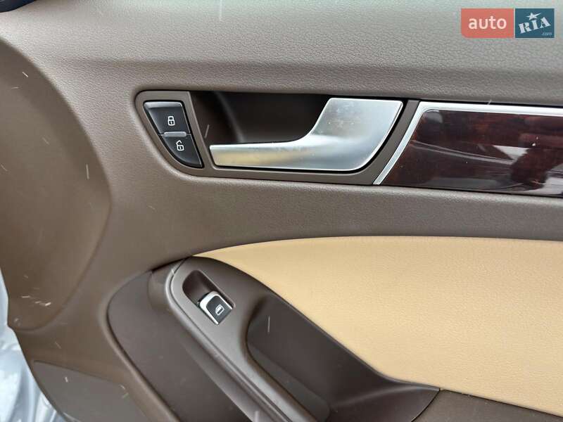 Седан Audi A4 2015 в Львове