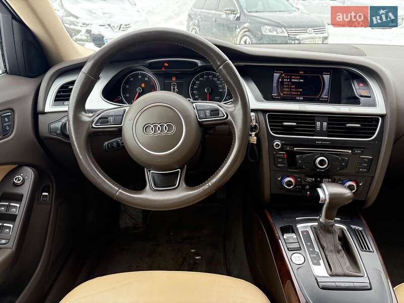 Седан Audi A4 2015 в Львове