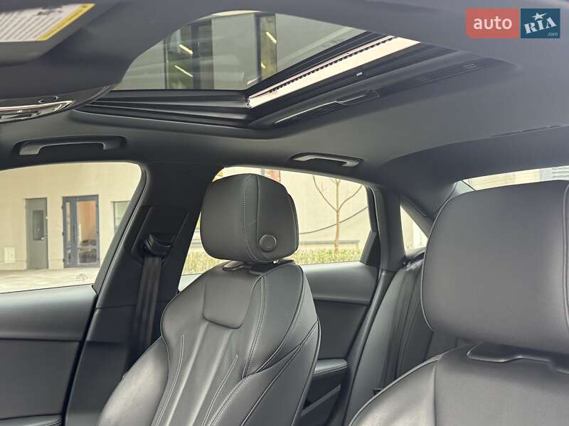 Седан Audi A4 2022 в Киеве