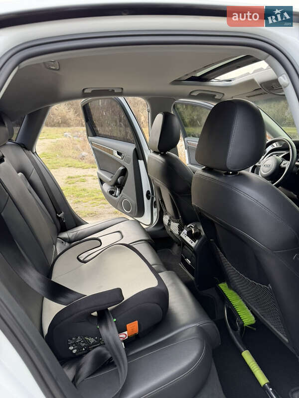 Седан Audi A4 2013 в Днепре