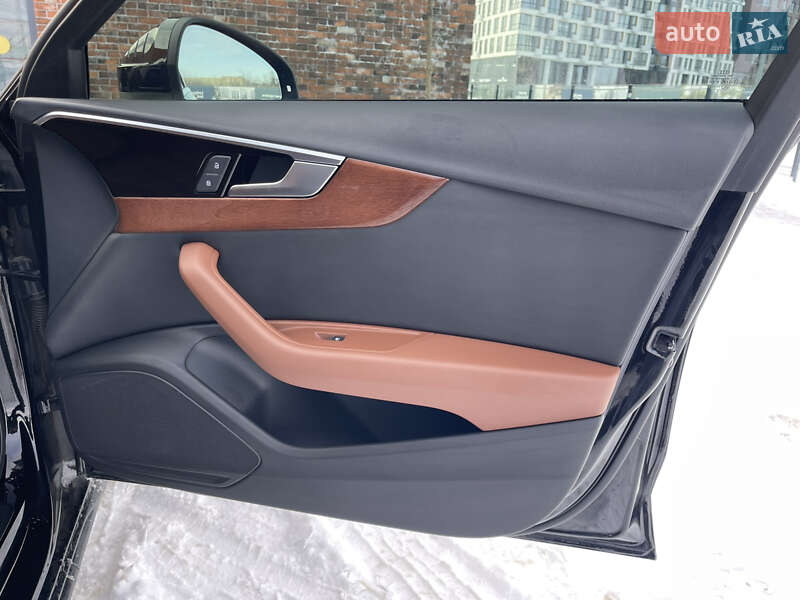 Седан Audi A4 2020 в Киеве