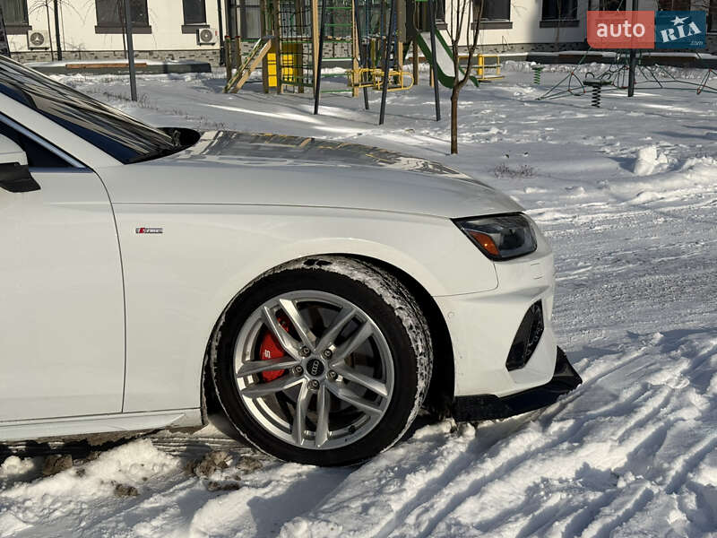 Седан Audi A4 2022 в Киеве