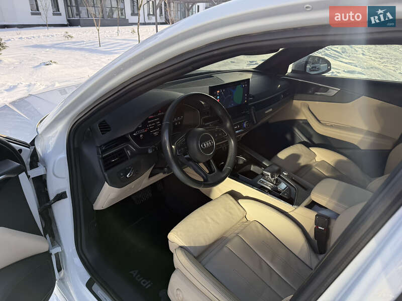 Седан Audi A4 2022 в Киеве