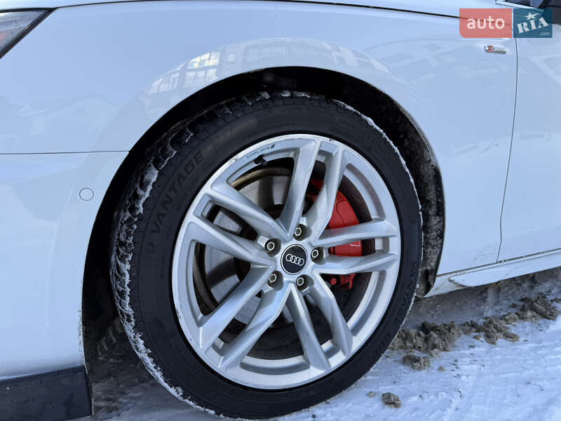 Седан Audi A4 2022 в Киеве