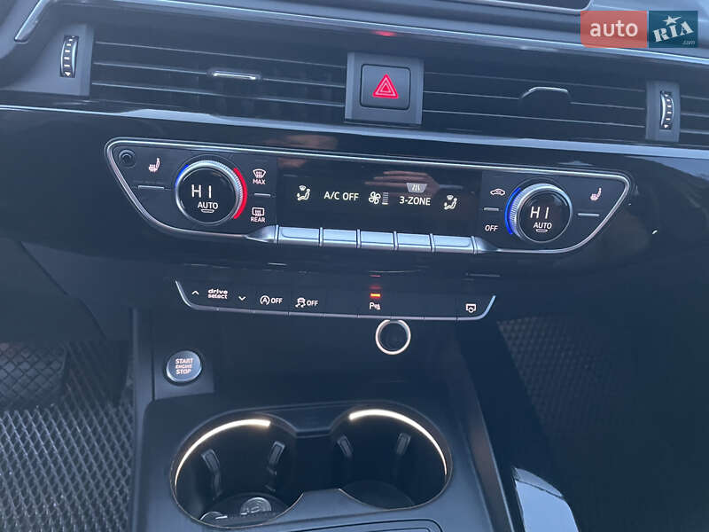 Седан Audi A4 2016 в Киеве