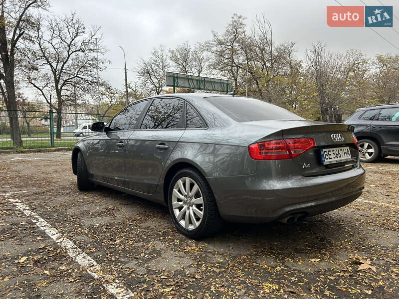 Седан Audi A4 2012 в Николаеве