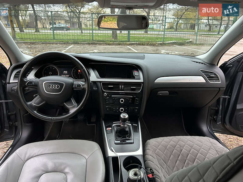 Седан Audi A4 2012 в Николаеве