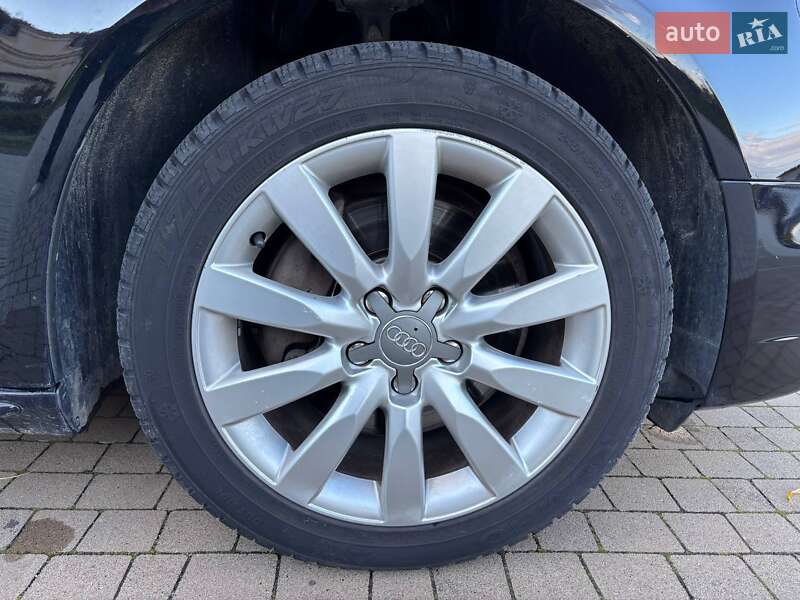 Седан Audi A4 2015 в Винниках