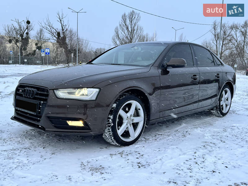 Седан Audi A4 2012 в Киеве