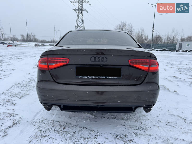 Седан Audi A4 2012 в Киеве