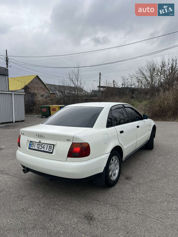 Седан Audi A4 1995 в Полтаве