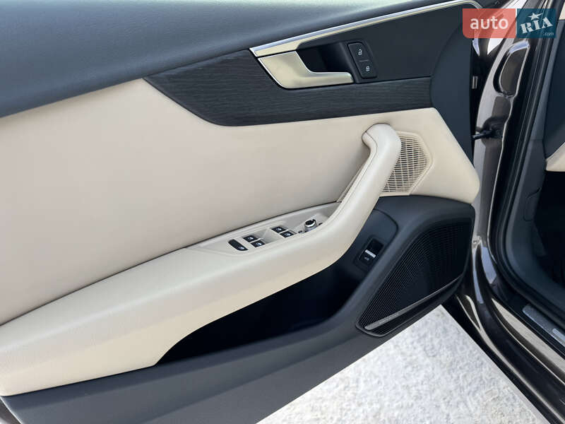 Седан Audi A4 2016 в Киеве