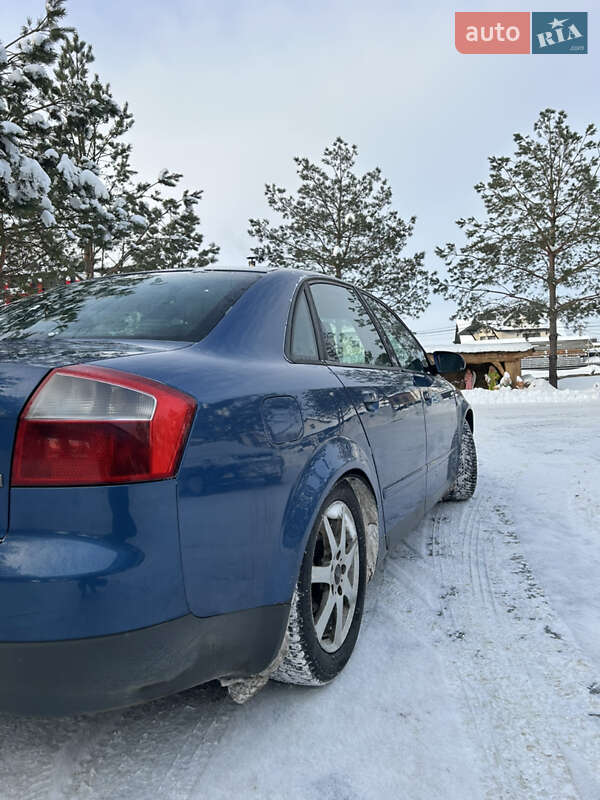 Седан Audi A4 2001 в Ровно