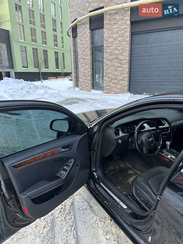 Седан Audi A4 2012 в Львове