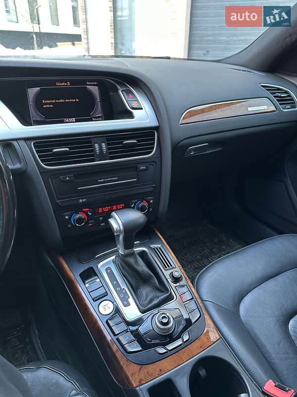 Седан Audi A4 2012 в Львове