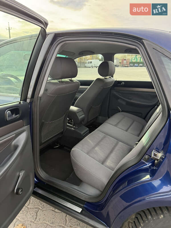 Седан Audi A4 2000 в Львове