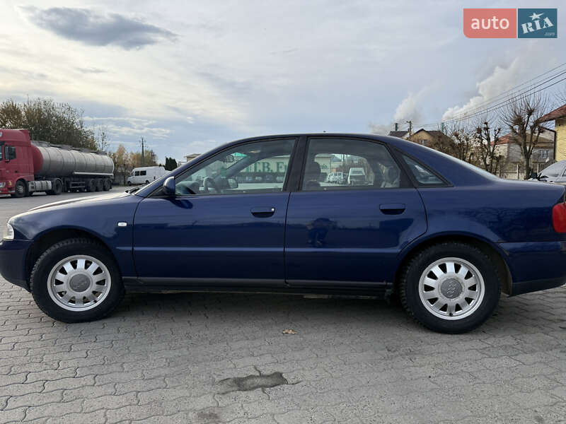 Седан Audi A4 2000 в Львове