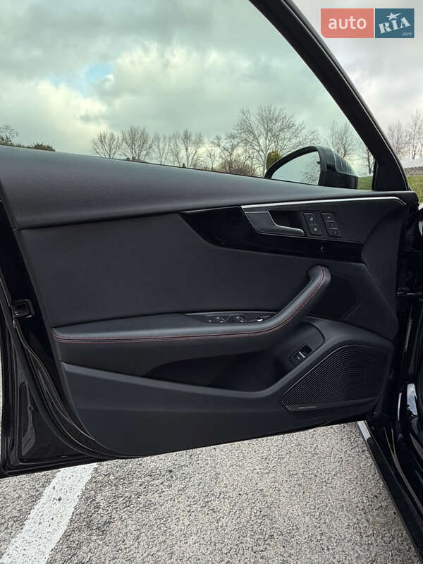 Седан Audi A4 2018 в Днепре