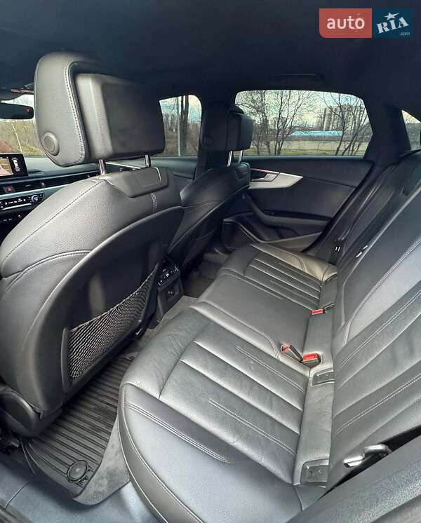 Седан Audi A4 2016 в Львове