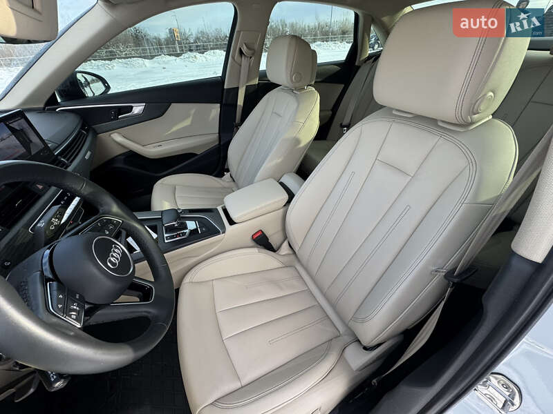 Седан Audi A4 2022 в Киеве