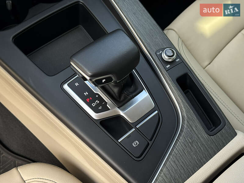 Седан Audi A4 2022 в Киеве