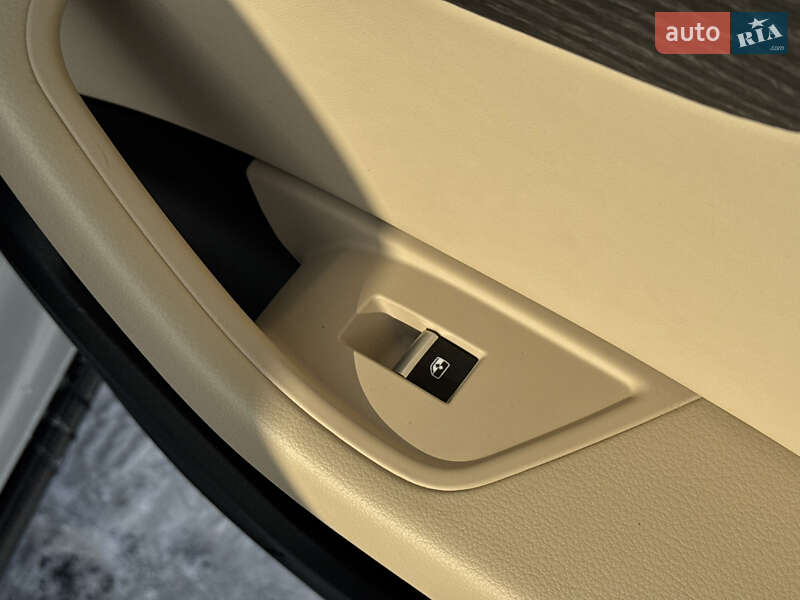 Седан Audi A4 2022 в Киеве