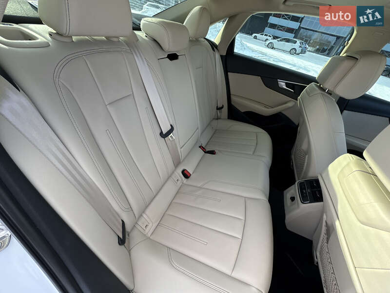 Седан Audi A4 2022 в Киеве