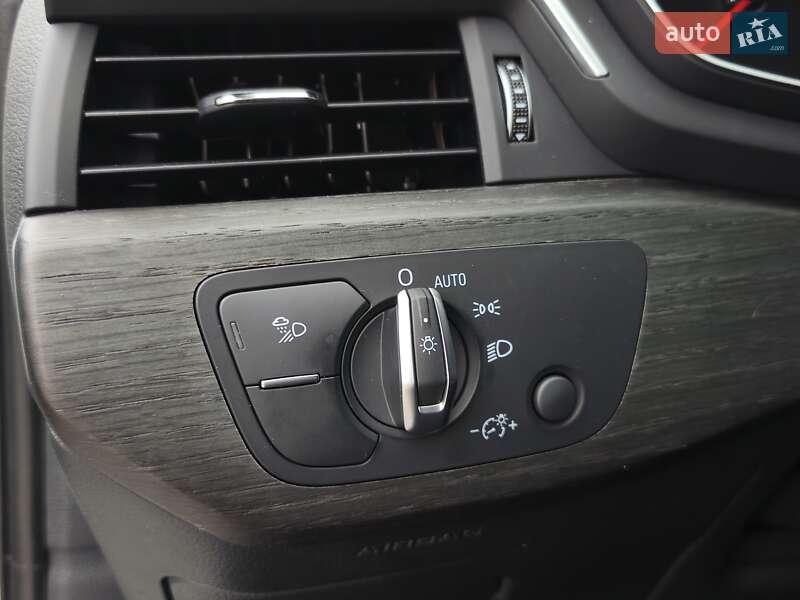 Седан Audi A4 2018 в Днепре