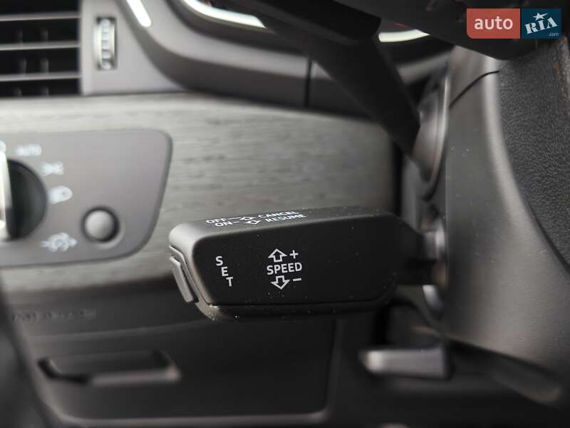 Седан Audi A4 2018 в Днепре