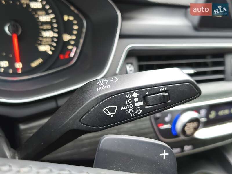 Седан Audi A4 2018 в Днепре