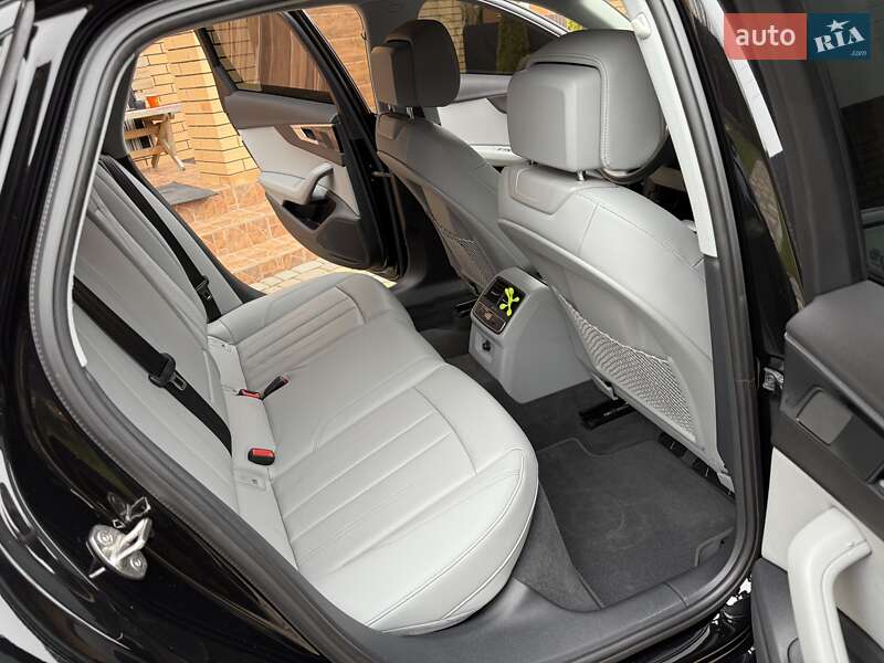 Седан Audi A4 2023 в Виннице