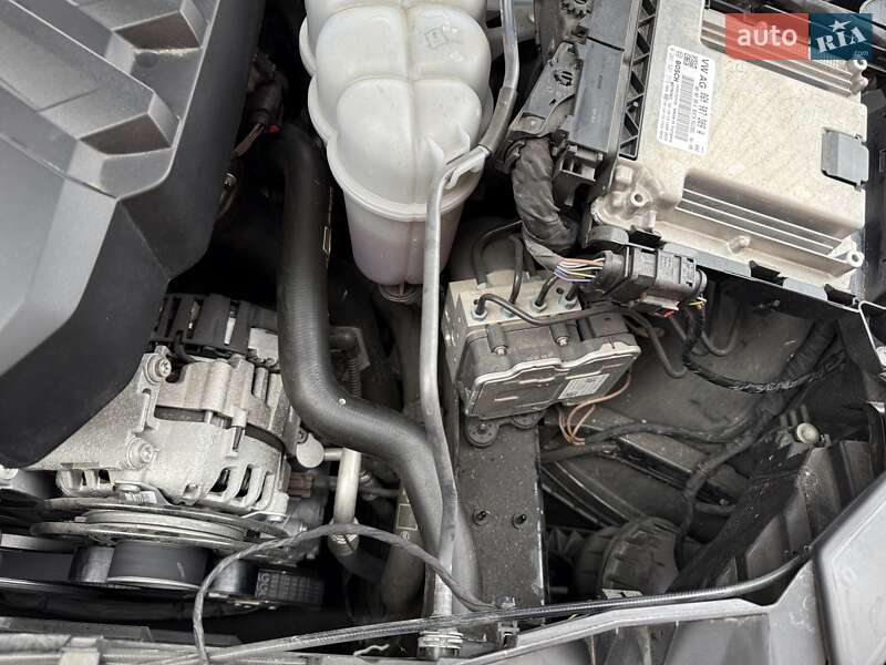 Седан Audi A4 2023 в Виннице