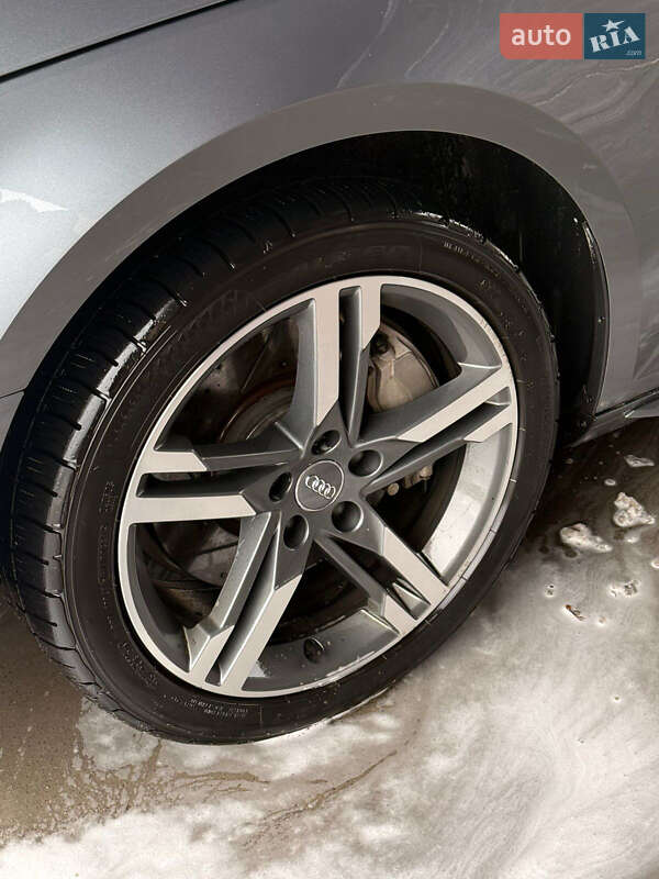 Седан Audi A4 2017 в Звягелі