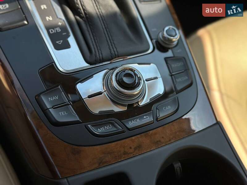 Седан Audi A4 2013 в Кривом Роге