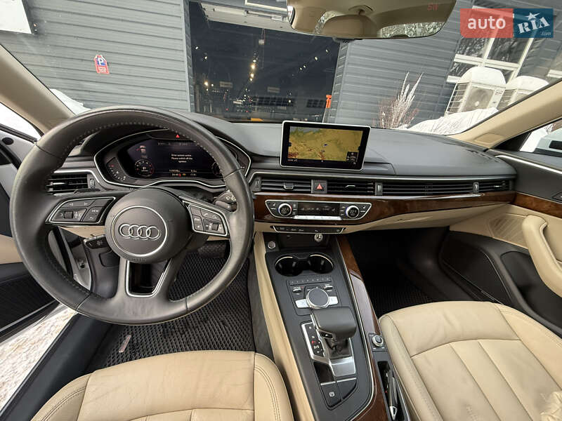 Седан Audi A4 2018 в Луцке