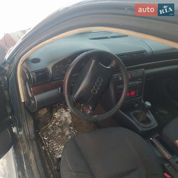 Седан Audi A4 1996 в Львове