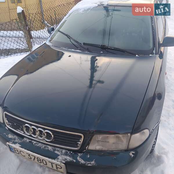 Седан Audi A4 1996 в Львове