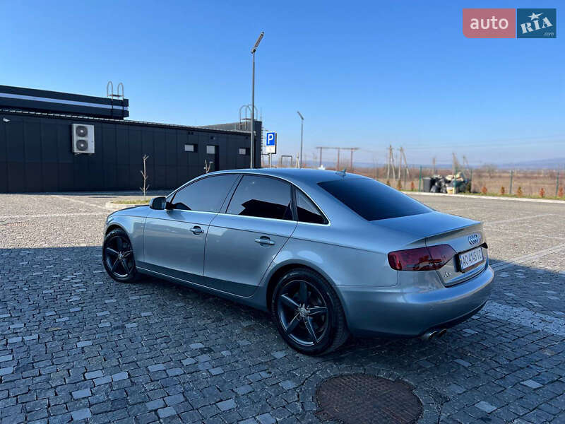 Седан Audi A4 2010 в Иршаве