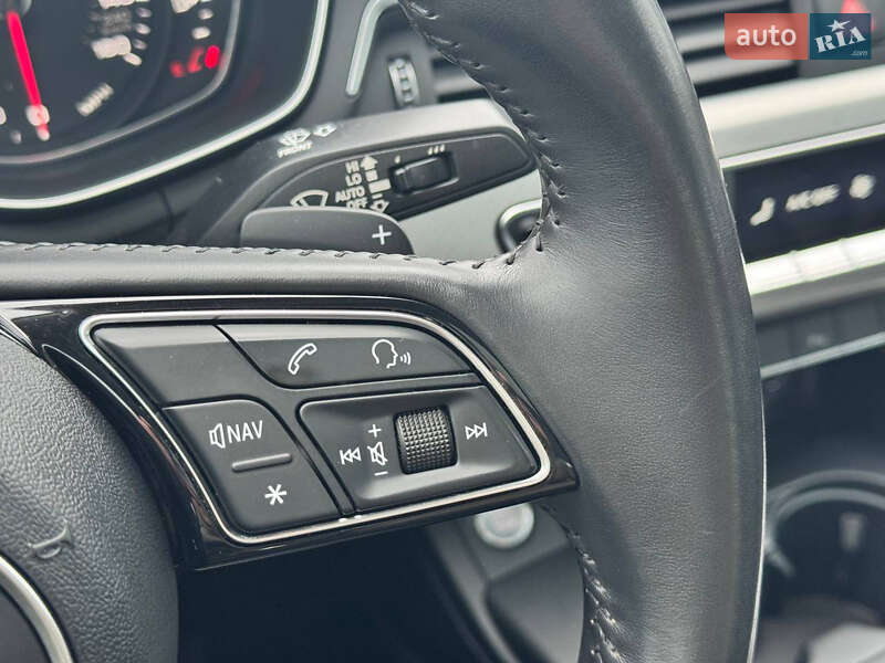 Седан Audi A4 2018 в Киеве