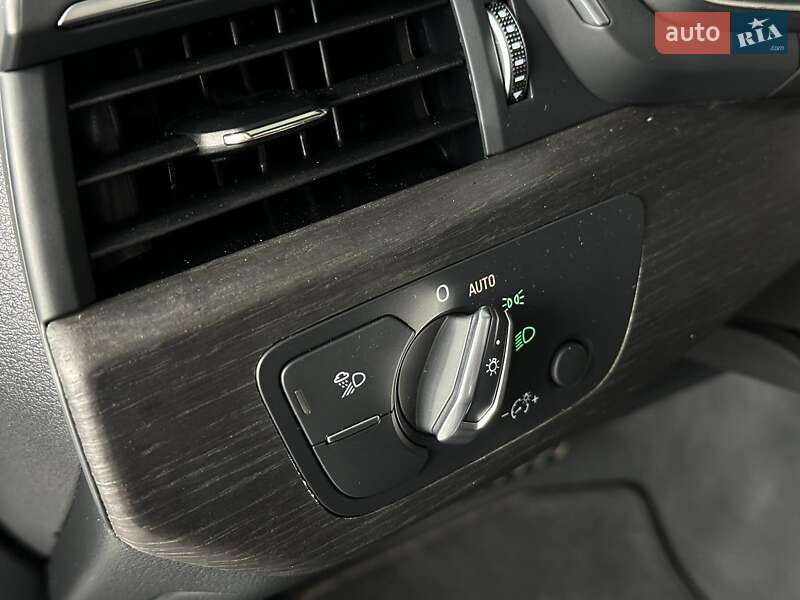 Седан Audi A4 2024 в Одесі