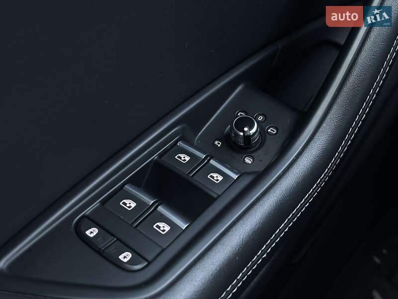 Седан Audi A4 2020 в Львові