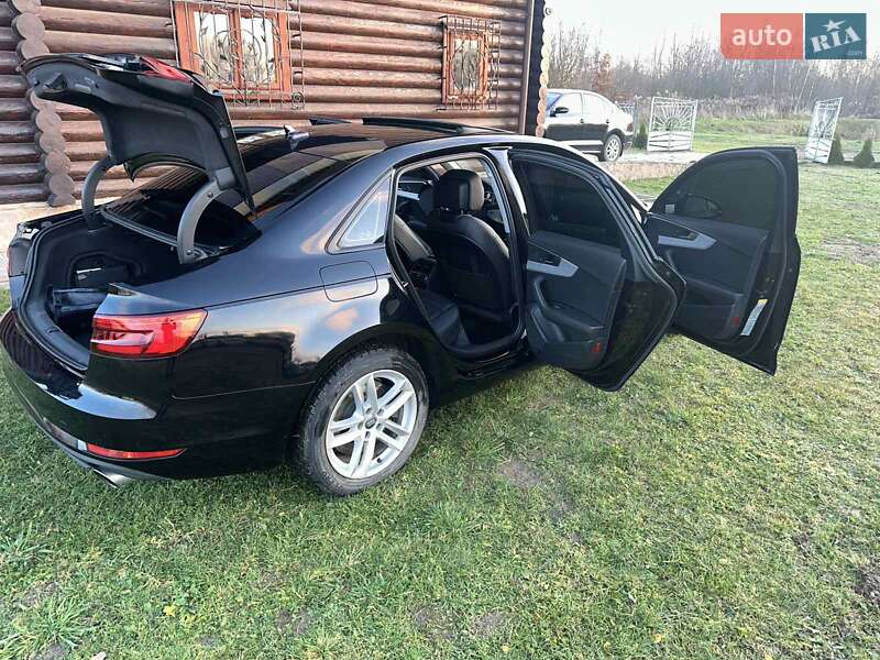 Седан Audi A4 2017 в Львове