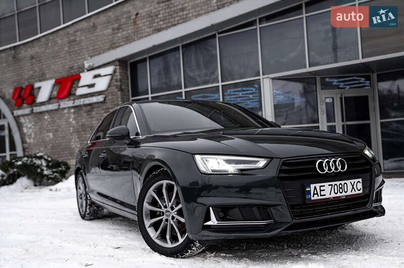 Седан Audi A4 2019 в Днепре