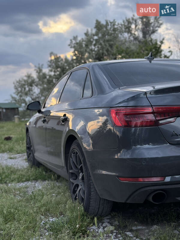 Седан Audi A4 2016 в Каменском