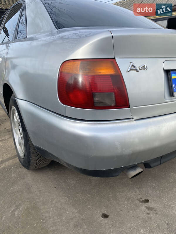 Седан Audi A4 1997 в Сарнах
