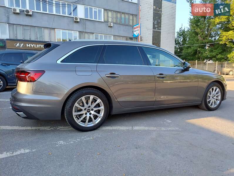 Универсал Audi A4 2022 в Киеве