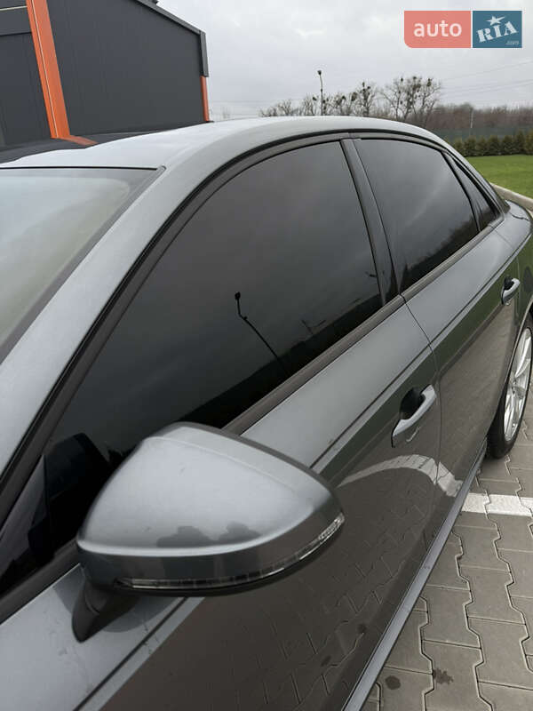Седан Audi A4 2018 в Виннице