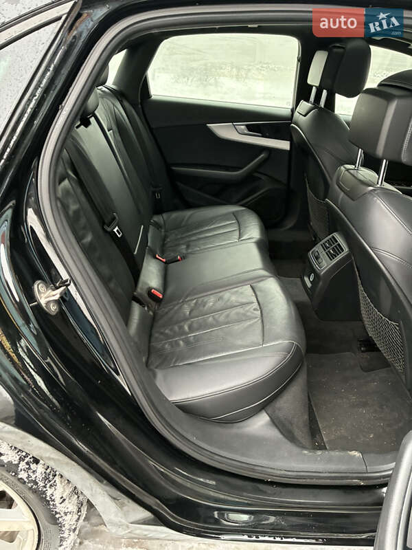 Седан Audi A4 2017 в Киеве