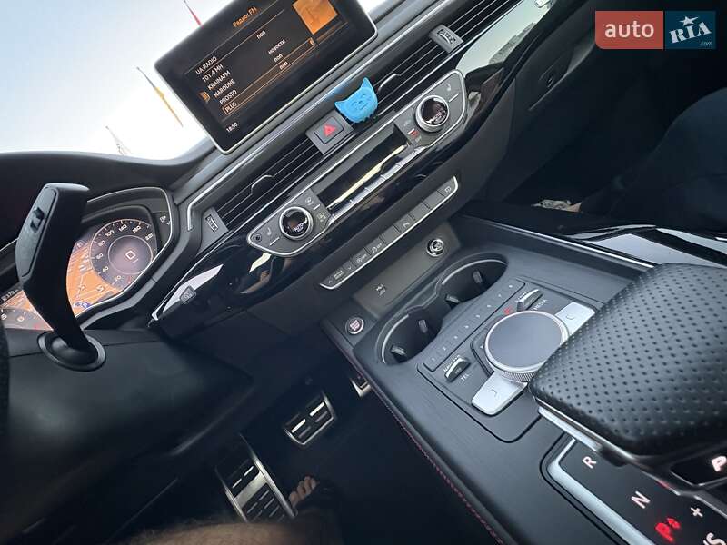 Седан Audi A4 2018 в Одесі
